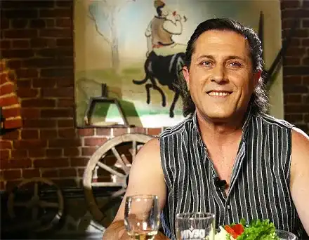 Изпълнителят на Радка Пиратка: Тя си стои вкъщи и не излиза! (Кръст от Йерусалим пази Тошко Тодоров)