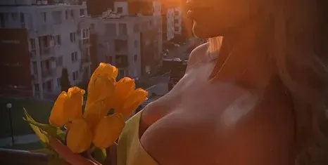 Жанета Осипова се отдаде на бране на лалета (Фото)