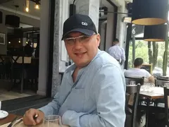Живот като на кино: Шеф Манчев заживя сам в Бояна, запозна децата си, остави апартамент й на втората си жена!