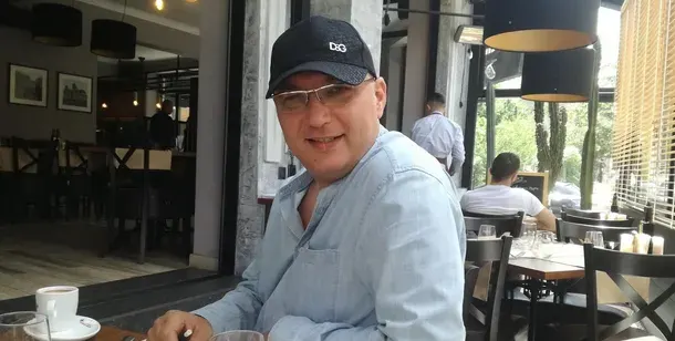 Живот като на кино: Шеф Манчев заживя сам в Бояна, запозна децата си, остави апартамент й на втората си жена!