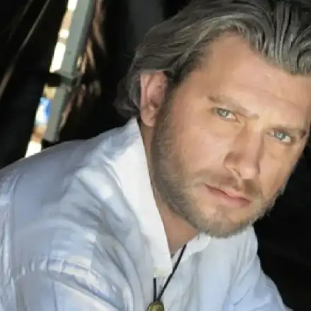 Как хулиганът Плачков стана шеф на „Култура и туризъм” в Плевен?! (Жена му на опашка за социлани помощи)