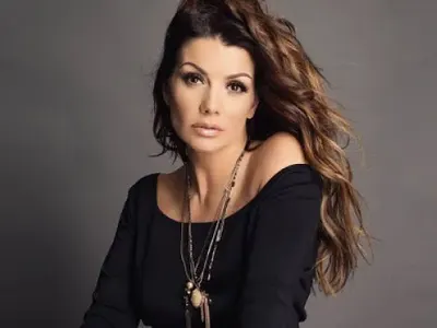 Кали кърпи бюджета в кризата, стана брокерка (Големият й син работи като строител в Англия)