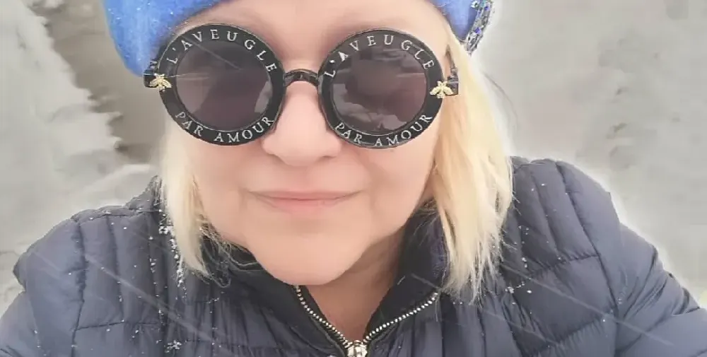 Катя Близнакова се фука с очила за 1000 лева