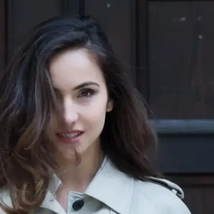 Красавицата от „Откраднат живот\" Любомира Башева поддържа форма с йога