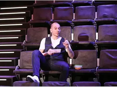 Лорд Евгени Минчев в акция: Един ритон скука в облеклото на Катя и Здравко, Кир Николаки облечен като гръцкия флаг и още... + снимки