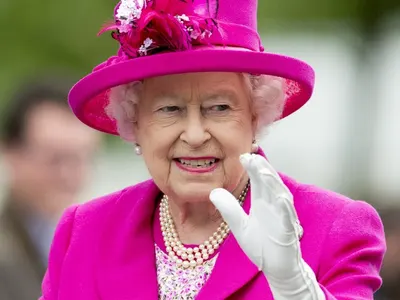 Лорд Евгени Минчев в акция: Илиян едва догонва 100 кила с Версаче, афтър заразЪ модно парти при Дамян и още + СНИМКИ