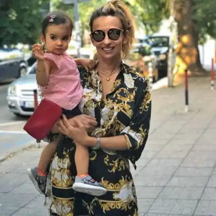 Малина показа внучката