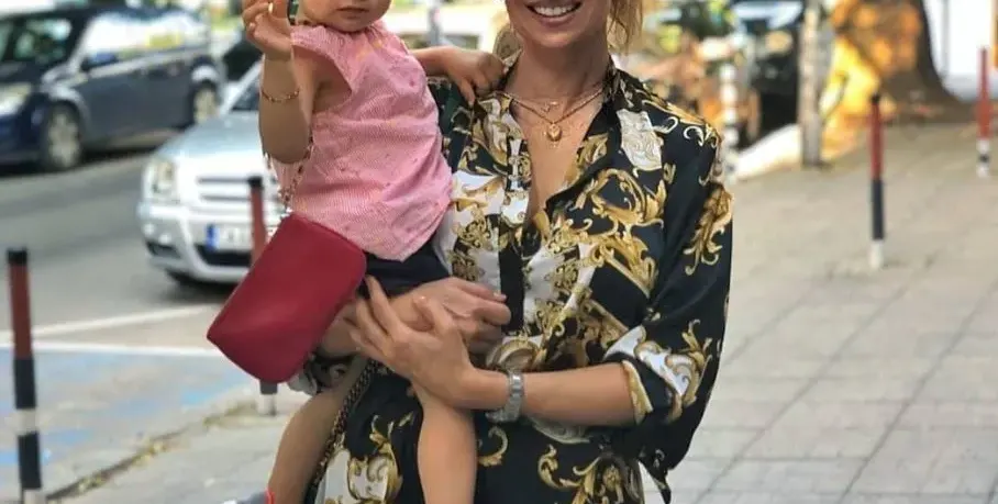 Малина показа внучката