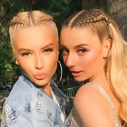 Михаела Маринова помага на Тита за паникатаките