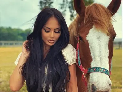 Милионерска снаха залюби конче