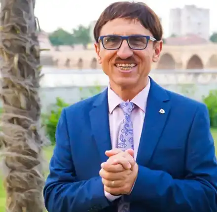 Милко Калайджиев се барикадира на село, храни патици