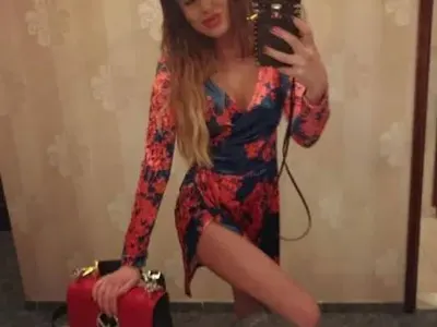 Мис България Радинела Чушева отказва да си стои вкъщи (Миската ходи по масажи и срещи с приятели)