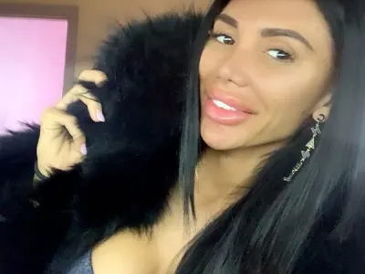 Мисис България Неделина Цанева набира средства в онлайн търг за хора в нужда (Снимки)