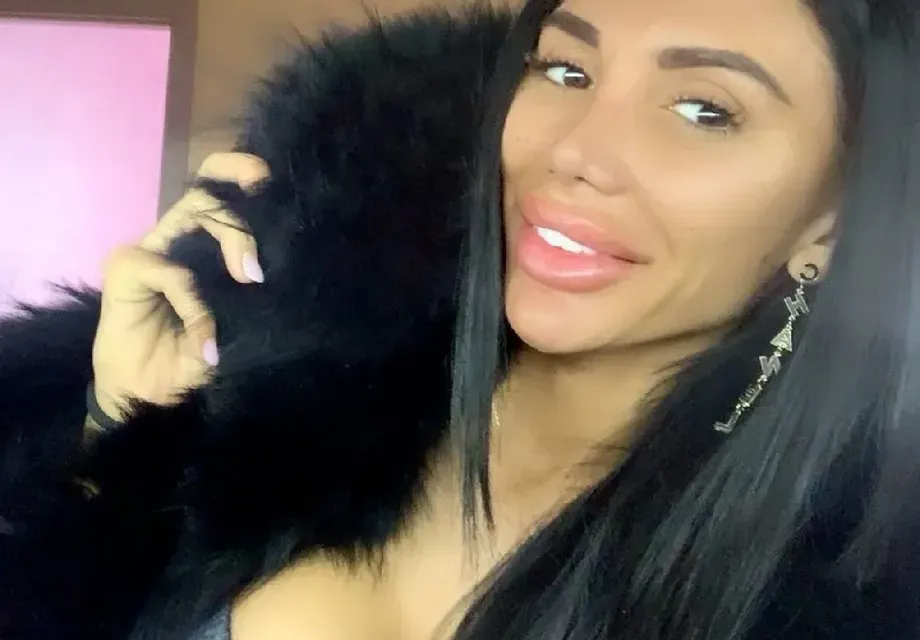 Мисис България Неделина Цанева набира средства в онлайн търг за хора в нужда (Снимки)