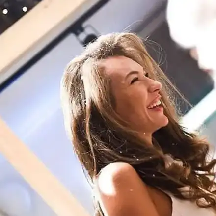 Никол Станкулова избелва зъби у дома