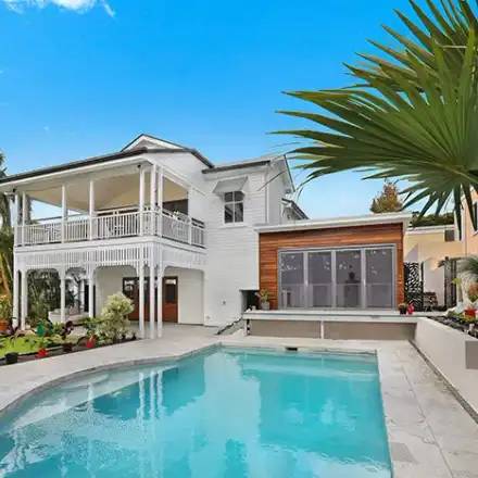 По време на криза: Бум на ремонтите в домовете на родните звезди