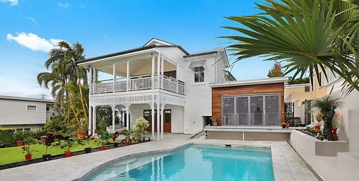 По време на криза: Бум на ремонтите в домовете на родните звезди