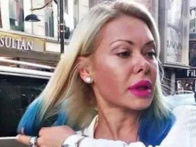 Потрес! Албена Вулева дава брифинг с... вибратор!