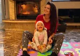 Преслава майка за пример в изолацията (Певицата не спира да забавлява малката Паола)