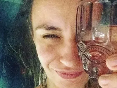 Радина е доволна от карантината,  редува фитнес с вино