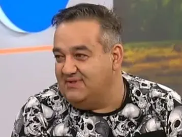 Радо Шишарката виси на опашка за пенсия (Върти мотиката за здраве по време на карантина)