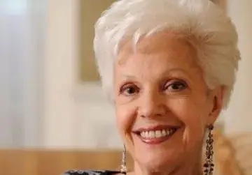 Райна Кабаиванска преподава нелегално заради извънредното положение в Италия (Студентите ходят тайно в дома й, грози я глоба)