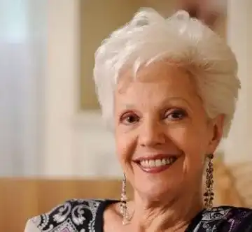 Райна Кабаиванска преподава нелегално заради извънредното положение в Италия (Студентите ходят тайно в дома й, грози я глоба)