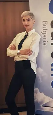 Ромина Андонова заприлича на мъж (Миската се носи с мъжка прическа и дрехи - Фото)