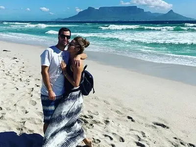 Сани Жекова избяга с гаджето на морето насред пандемията