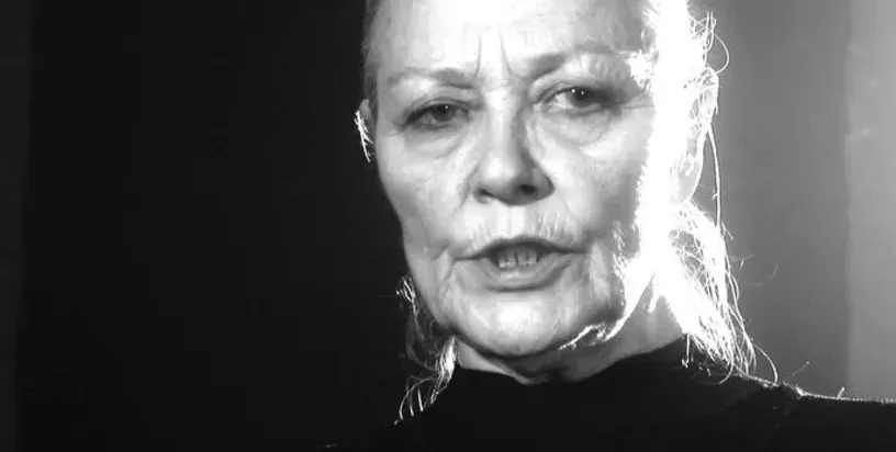Щерката на Цветана Манева закъса за пари (Надежда търси работа като домашна помощница във Виена)