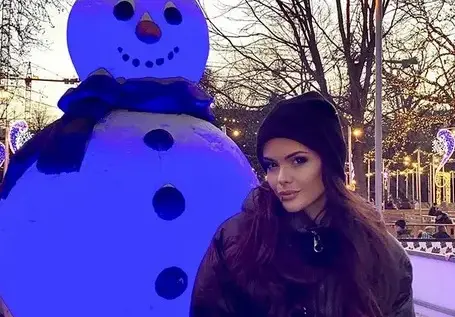 Щерката на Преслава майстори снежен човек (Снимка)