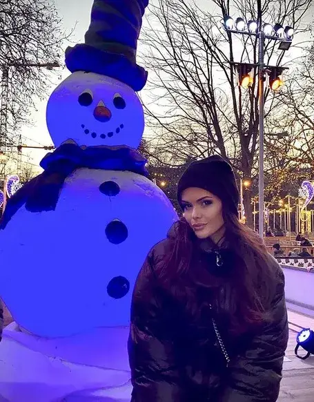 Щерката на Преслава майстори снежен човек (Снимка)