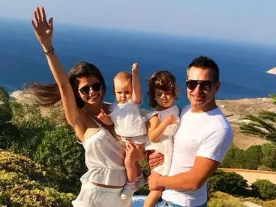 Славена Вътова не пуска телефона