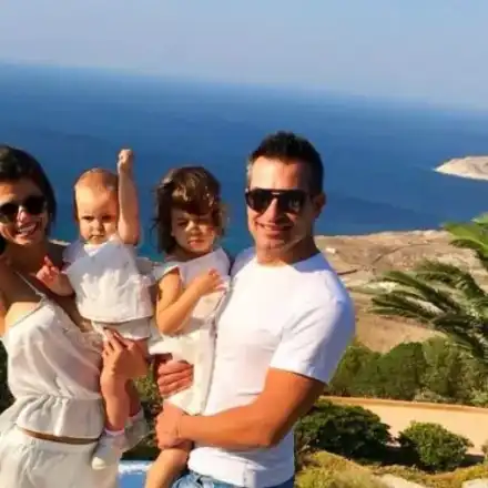 Славена Вътова не пуска телефона