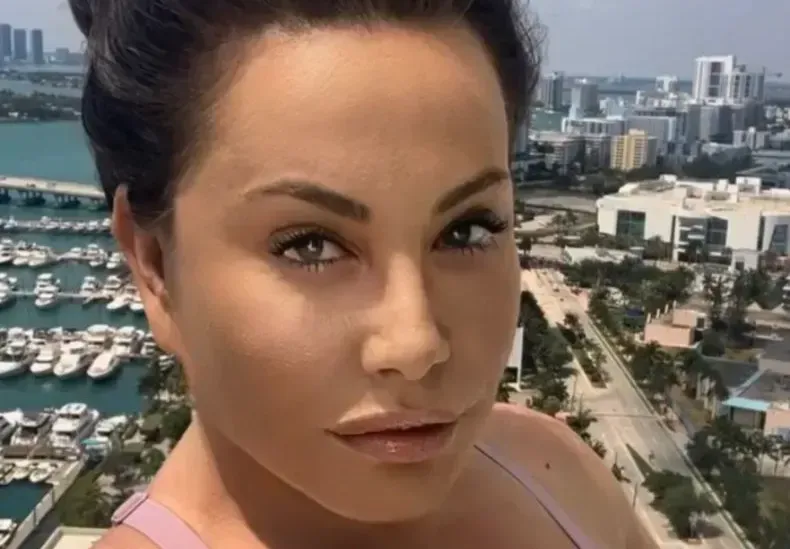 След два месеца вдън земя! Дарина Павлова се появи (Мадам Мулти неузнаваема с чисто ново лице - Фото)