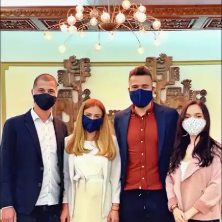 Сватба по време на пандемия: Племенникът на Балъков се ожени след 2 отлагания с предпазна маска