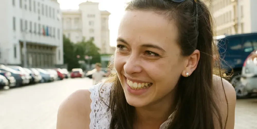 Весела Бабинова не я свърта на едно място (Младата актриса танцува в супермаркет)