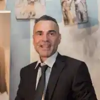 Влади Въргала разнася провизии (Актьорът помага на близките си в изолацията)