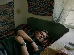 Владо Карамазов се скри в Родопите, спи и снима хора и пейзажи
