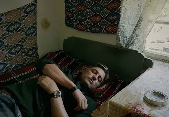 Владо Карамазов се скри в Родопите, спи и снима хора и пейзажи