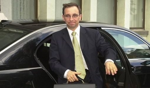 Бившият вицепремиер Николай Василев свърши кеша, дръпна хилядарка от сметката