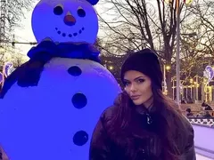 Щерката на Преслава майстори снежен човек (Снимка)