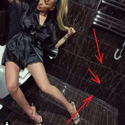 Златка Райкова рекламира нощници в тоалетната и строши плочките