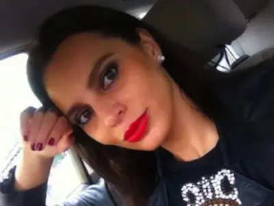 Зорница Линдарева затворена в Гърция (Моделката не може да се прибере заради пандемията)