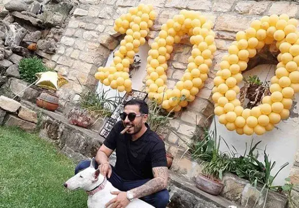 100 Кила си спретна бал в двора (Фото)