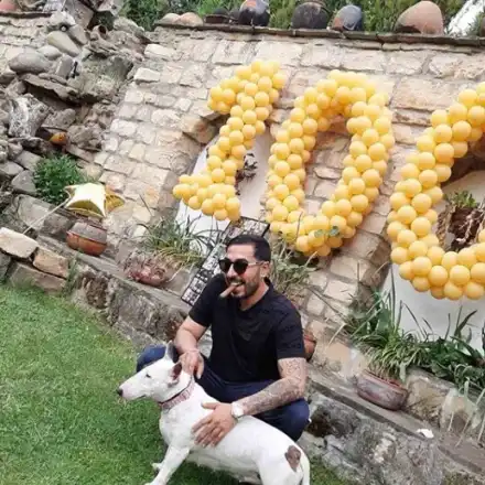 100 Кила си спретна бал в двора (Фото)