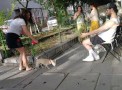 Папи Ханс се пусна по бели чорапки (Вижте какъв стил показа - Фото)