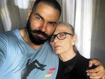 Актьори и фолк певачки се прегърнаха: Андреа си показа дините на Врачански, Блатечки се нави на Отварачката и Глория (Още любопитни срещи на екрана + СНИМКИ)