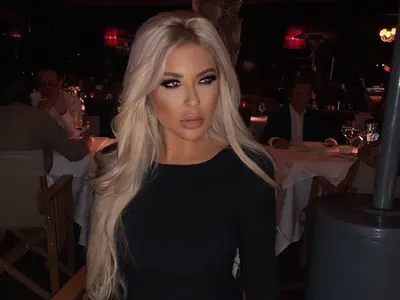 Андреа пише книга