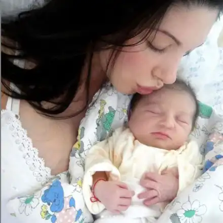 Биляна Йотовска се показа току-що родила